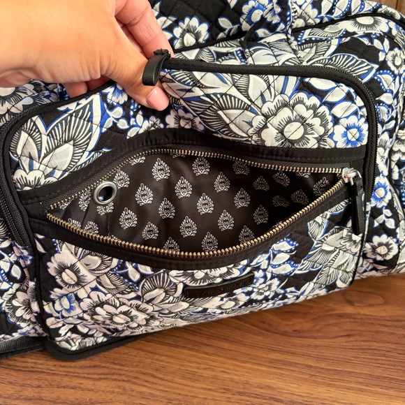 Vera Bradley Blue White Floral Quilted Weekender Travel Duffel Spring Vacay Bag - Picture 12 of 13